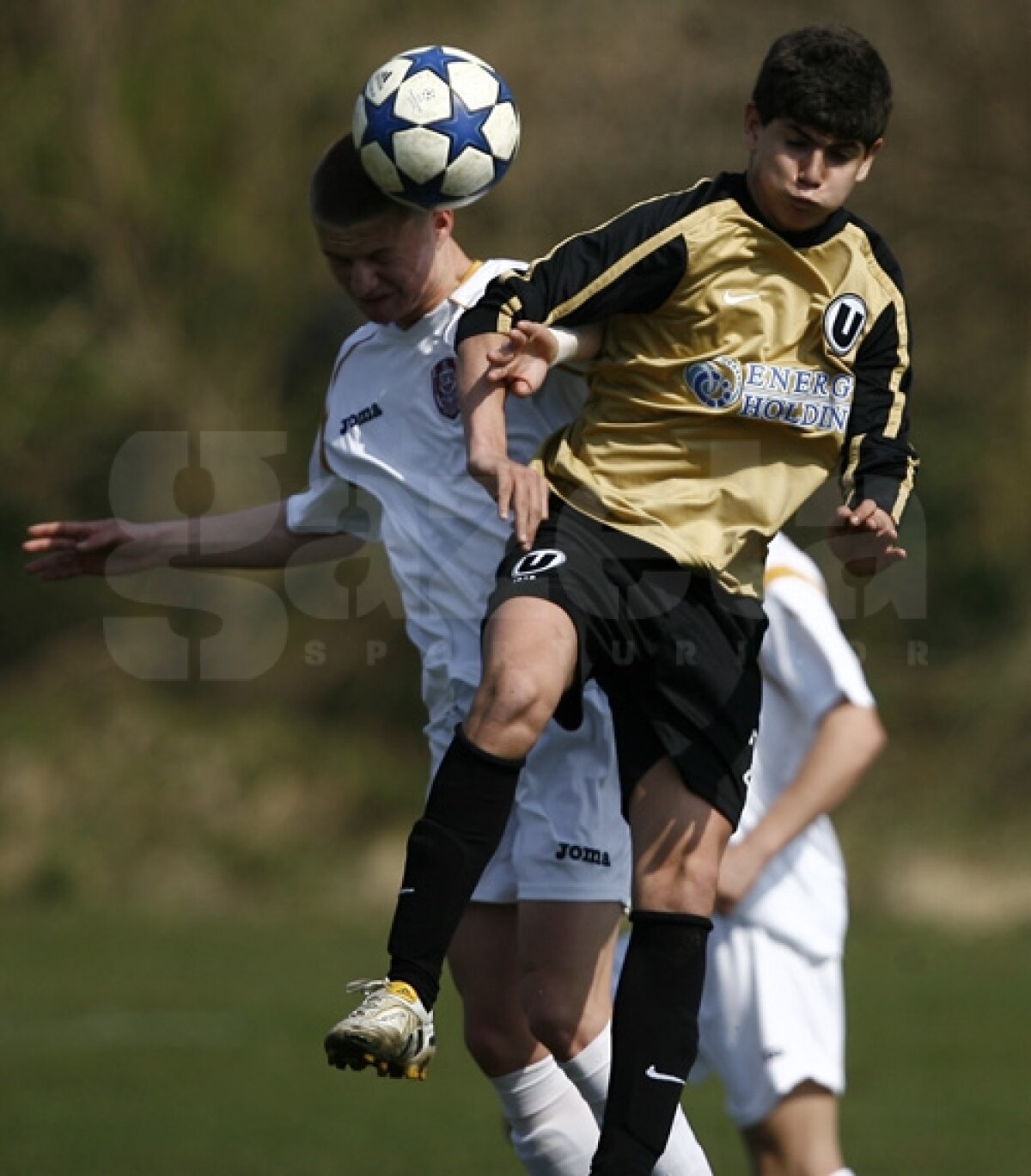 FOTO! Derby-ul Clujului are nerv şi la juniori » Copiii pun osul tare