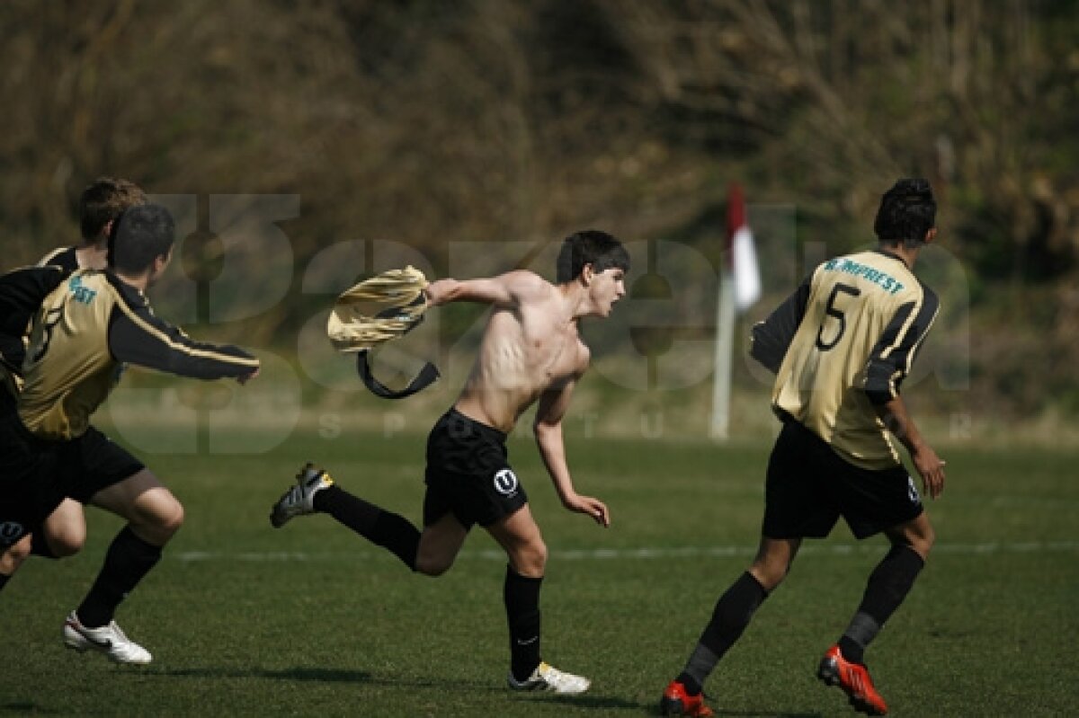 FOTO! Derby-ul Clujului are nerv şi la juniori » Copiii pun osul tare