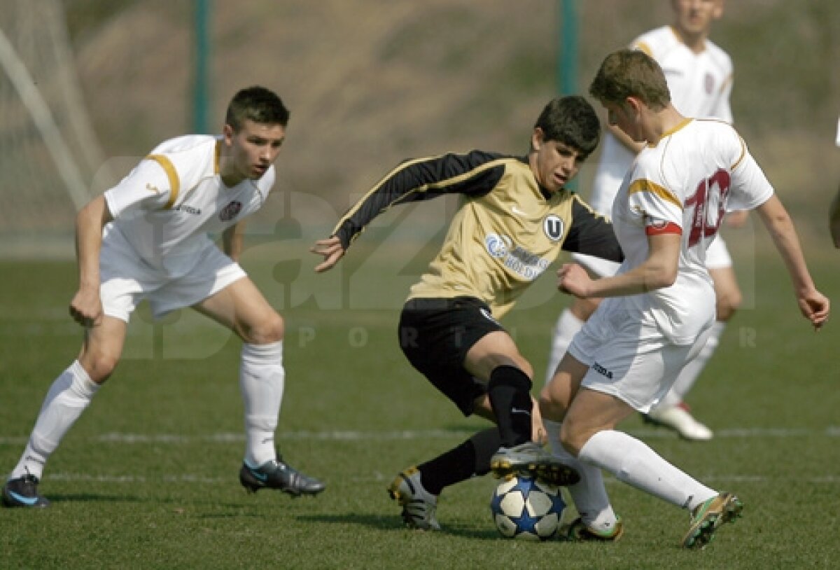 FOTO! Derby-ul Clujului are nerv şi la juniori » Copiii pun osul tare