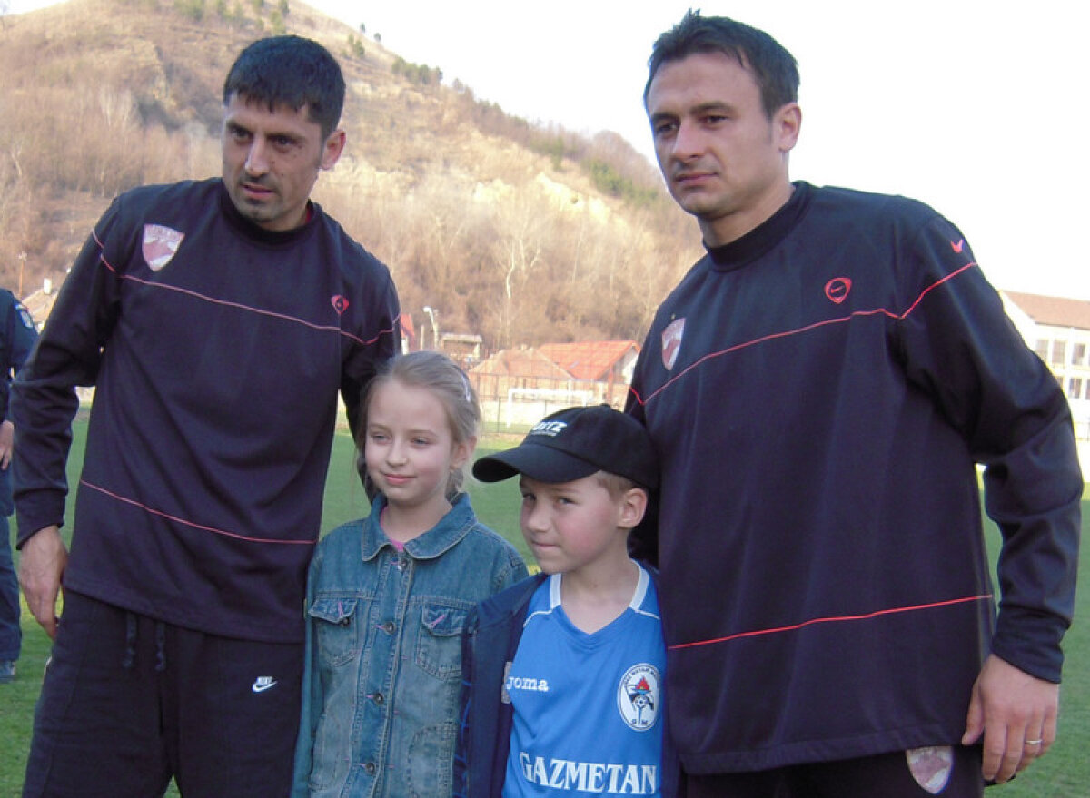 GALERIE FOTO / Bratu i-a încurajat pe dinamovişti înainte de meciul cu U Cluj