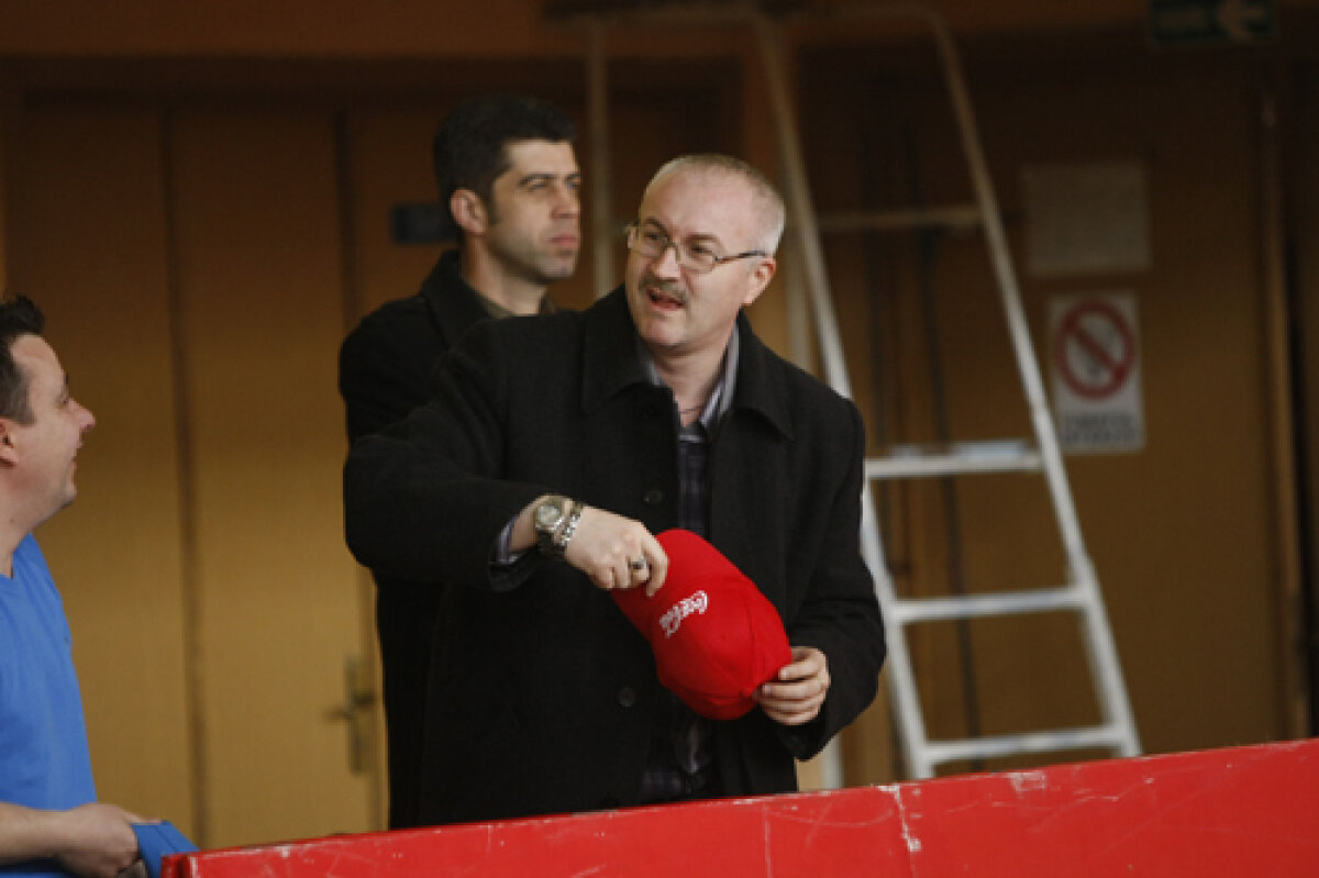 GALERIE FOTO: Selymes, Doroftei şi Prunea au făcut spectacol cu echipa Colegiului "Caragiale" » O pasă furtunoasă