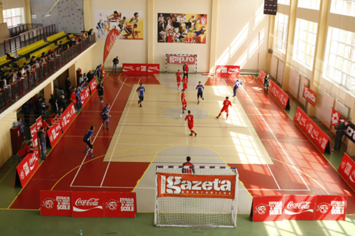 GALERIE FOTO: Selymes, Doroftei şi Prunea au făcut spectacol cu echipa Colegiului "Caragiale" » O pasă furtunoasă