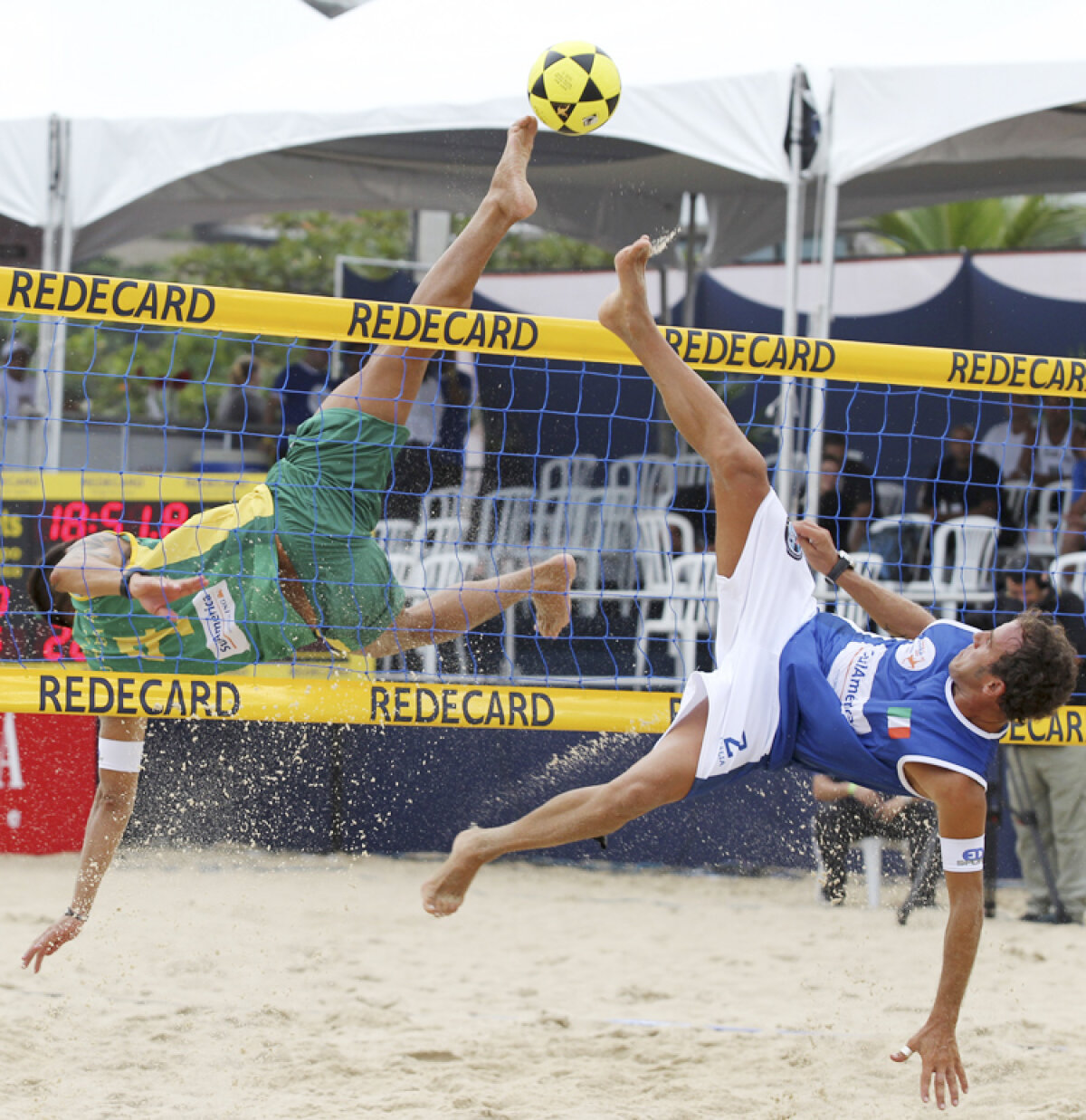 E fotbal? E volei? Este Footvolley!