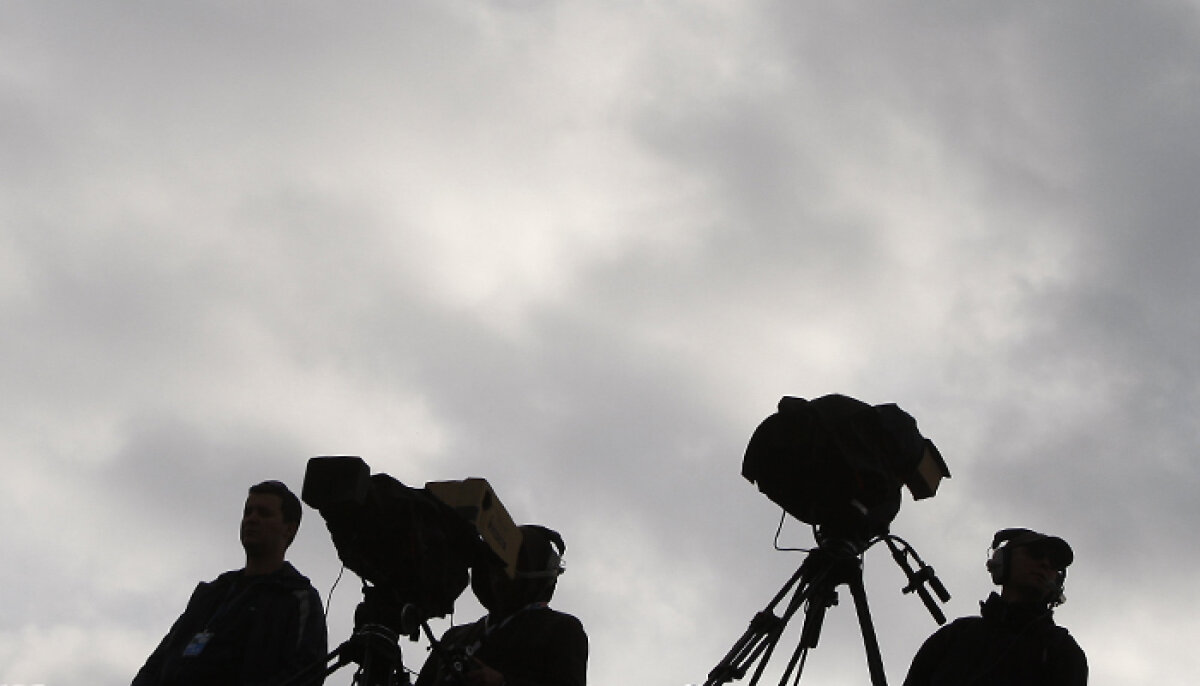 FOTO Război între televiziuni şi cluburi: "Mai facem o licitaţie şi mărim preţul!"