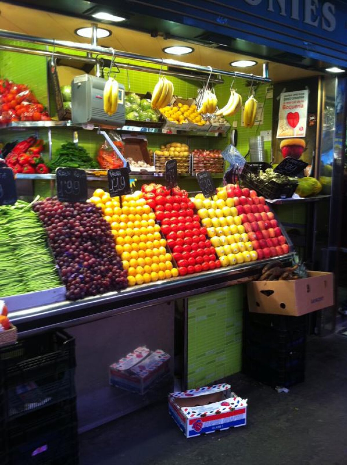 Barcelona a devenit obiectiv fotbalistic pentru românii încurajaţi de preţurile mici ale avioanelor low cost