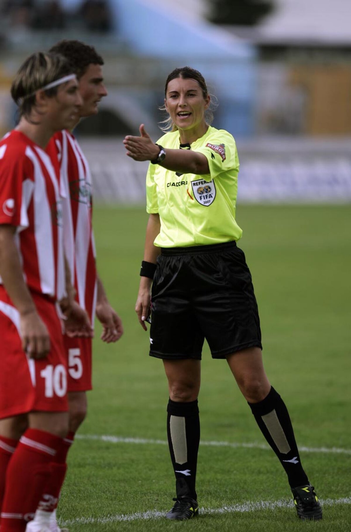 FOTO » Fetele au luat faţa arbitrilor! Cristina Dorcioman, delegată la o semifinală a Ligii Campionilor la fotbal feminin