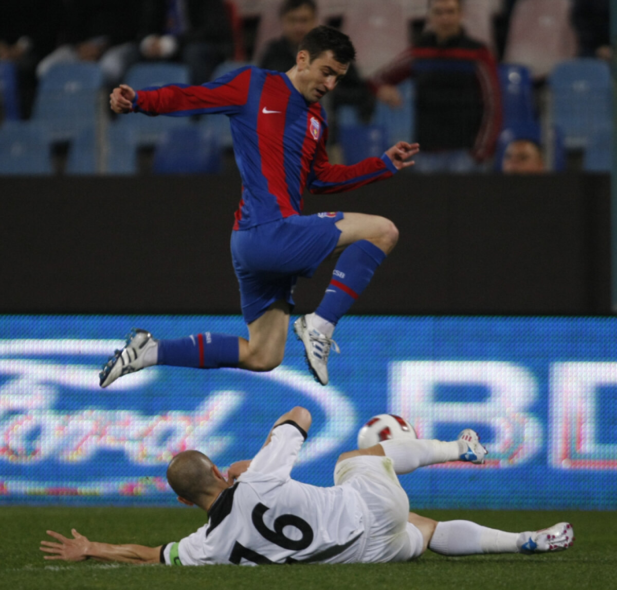 liveTEXT Steaua - Unirea Urziceni 5-0 (Nicoliţă 7, Geraldo 10, 75, Dică 64-pen, Burdujan 83)