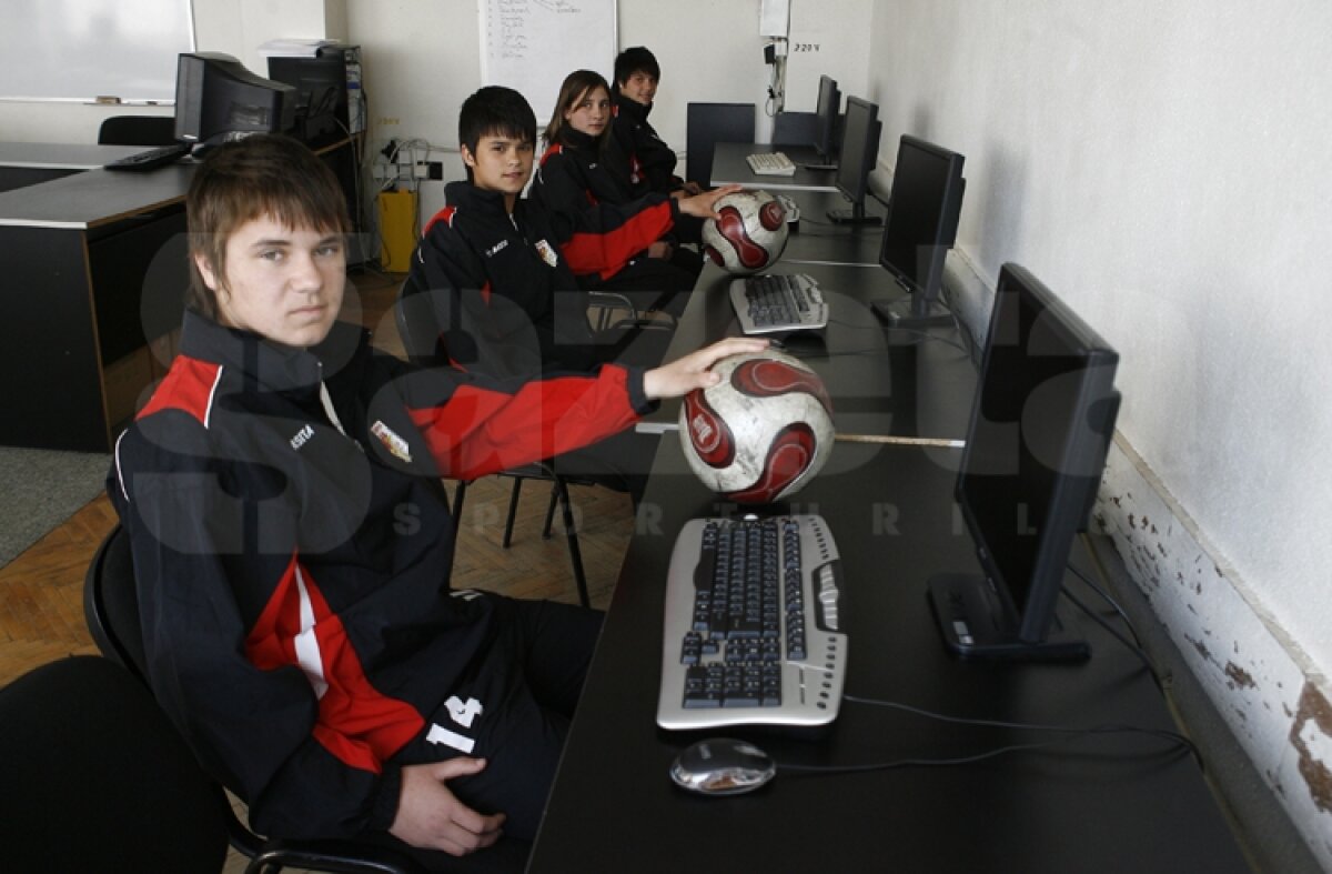 Modelul Oltchim » La Cluj, fetele nu sînt trimise la cratiţă, ci la fotbal