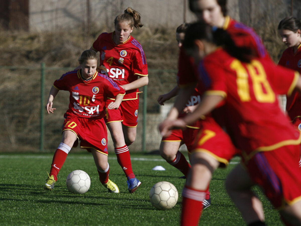 Modelul Oltchim » La Cluj, fetele nu sînt trimise la cratiţă, ci la fotbal