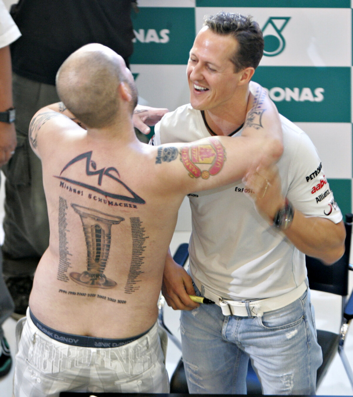 Fanatism dus la maxim » Un suporter şi-a tatuat cele 91 de victorii ale lui Schumacher