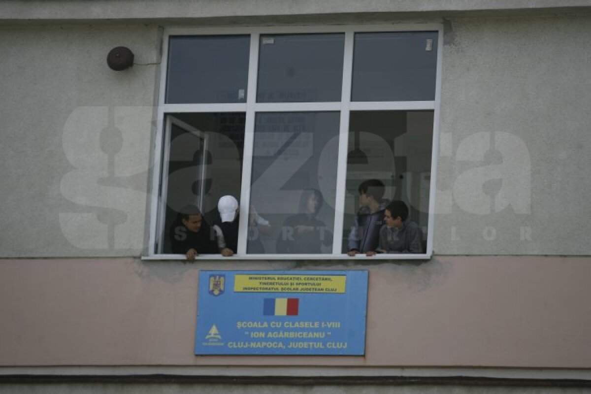 FOTO » Atenţie, băieţi! Fetele vin tare din urmă » Au ACADEMIE! ;)