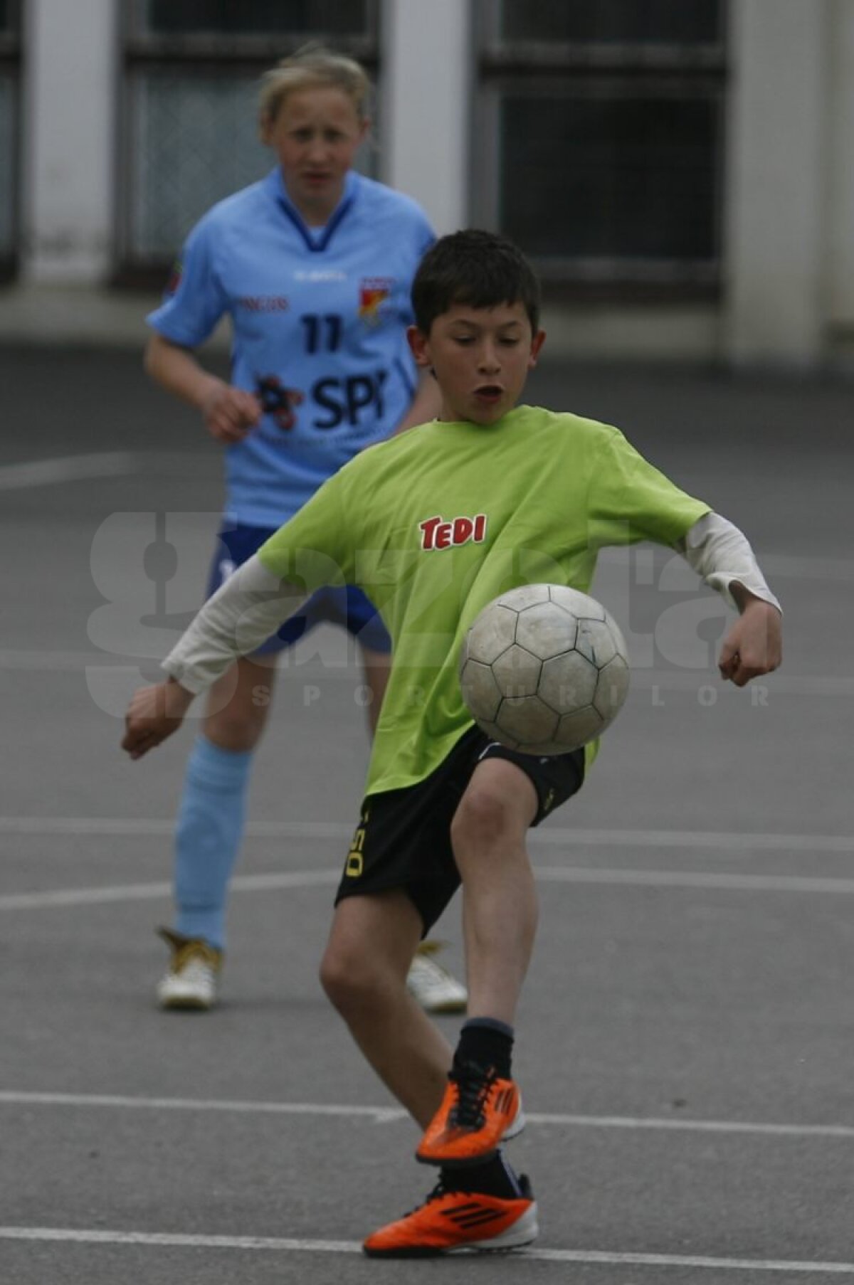 FOTO » Atenţie, băieţi! Fetele vin tare din urmă » Au ACADEMIE! ;)