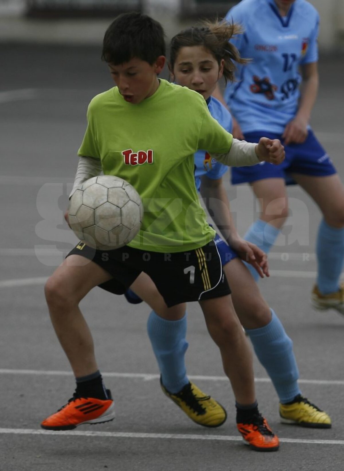 FOTO » Atenţie, băieţi! Fetele vin tare din urmă » Au ACADEMIE! ;)