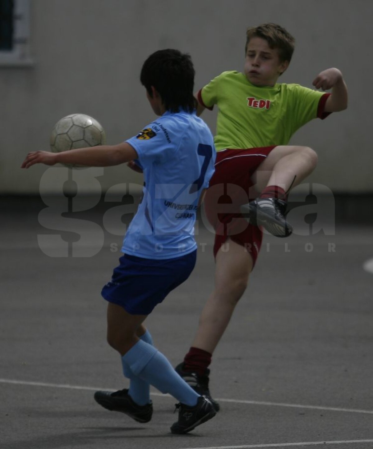 FOTO » Atenţie, băieţi! Fetele vin tare din urmă » Au ACADEMIE! ;)