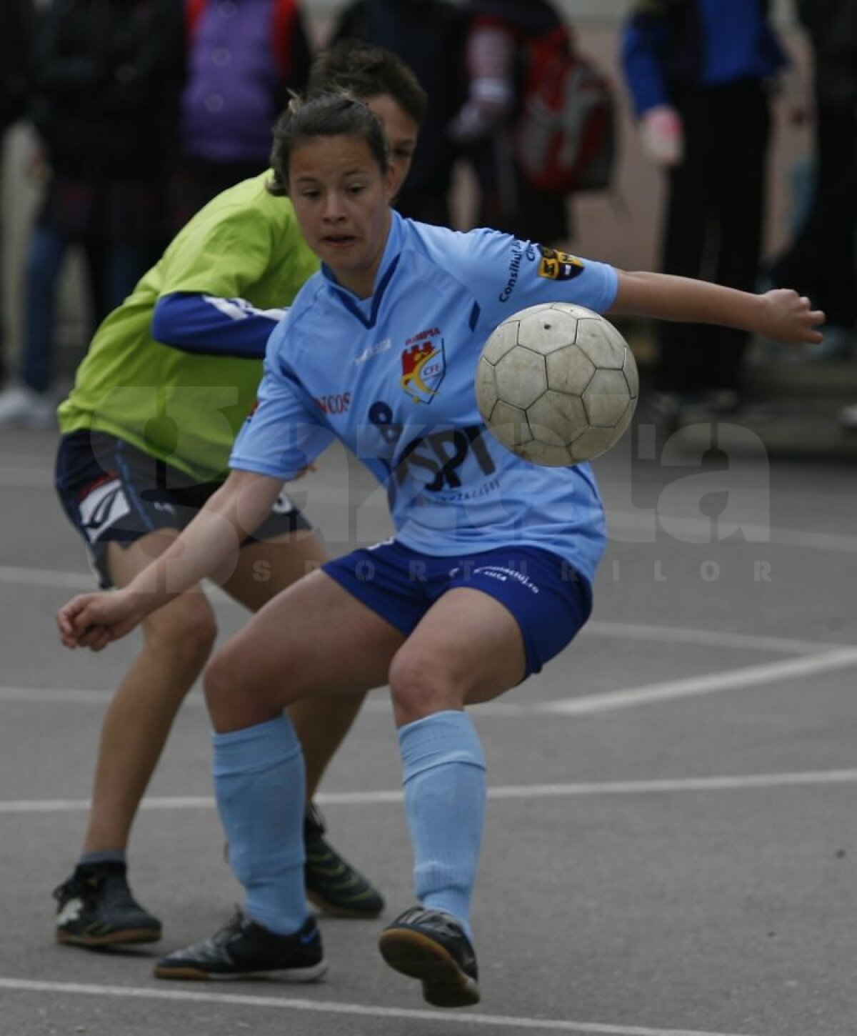 FOTO » Atenţie, băieţi! Fetele vin tare din urmă » Au ACADEMIE! ;)