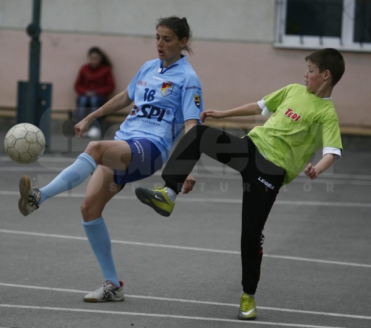 FOTO » Atenţie, băieţi! Fetele vin tare din urmă » Au ACADEMIE! ;)