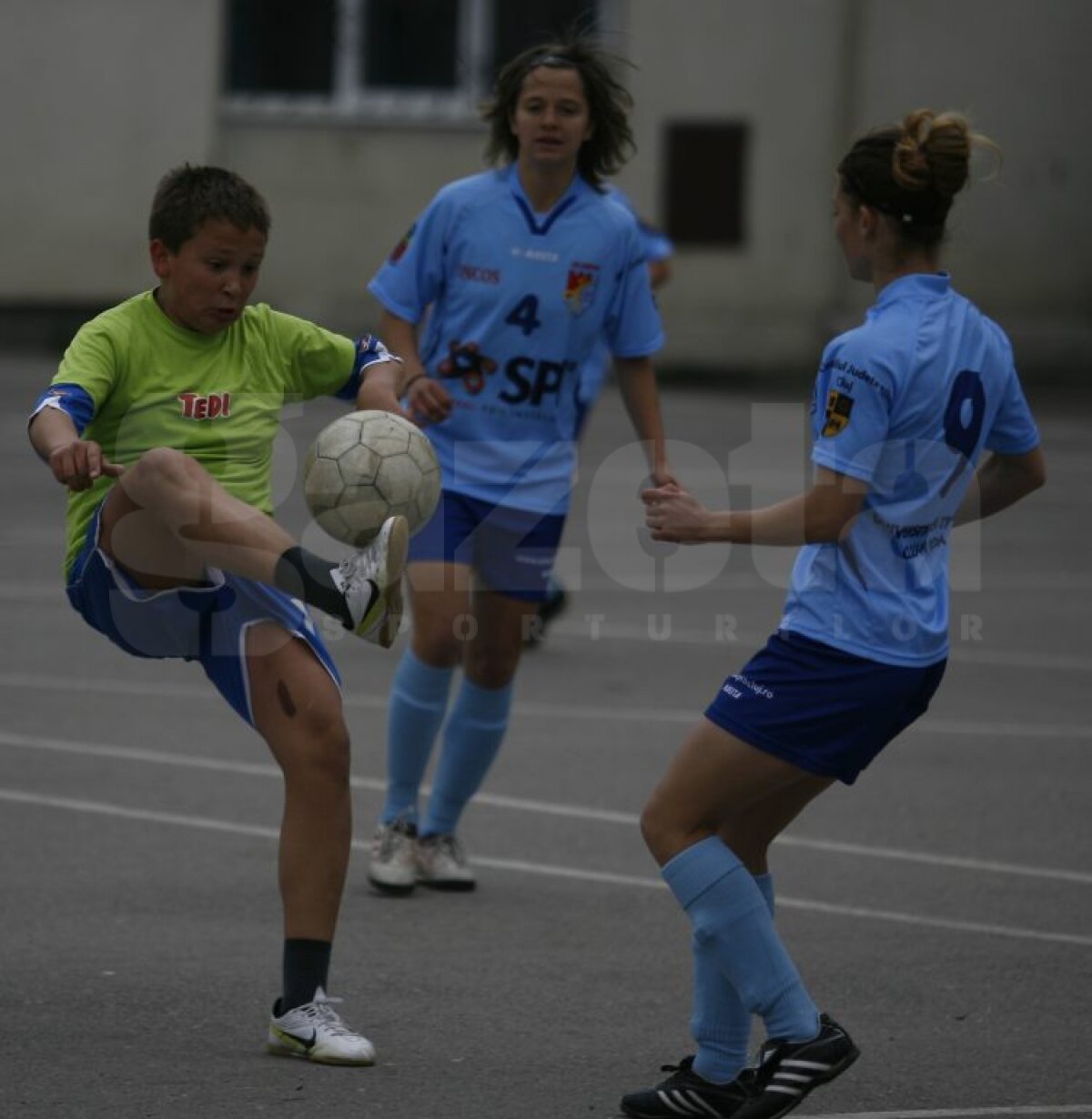 FOTO » Atenţie, băieţi! Fetele vin tare din urmă » Au ACADEMIE! ;)