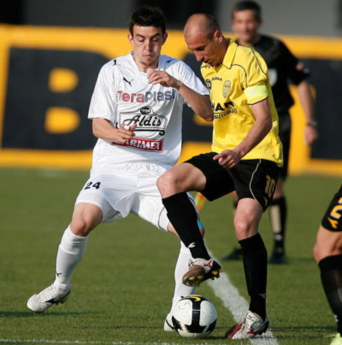 VIDEO » FC Braşov - Gloria Bistriţa 0-1: gazdele pierd după ce un recital al ratărilor!