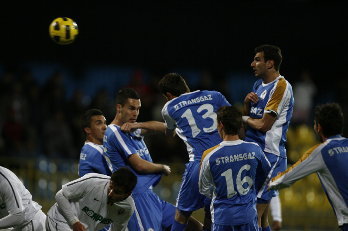 U Cluj - Gaz Metan 2-2! "Şepcile roşii" au avut gol anulat eronat în prelungiri!