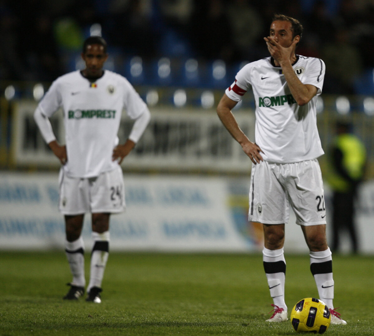 U Cluj - Gaz Metan 2-2! "Şepcile roşii" au avut gol anulat eronat în prelungiri!
