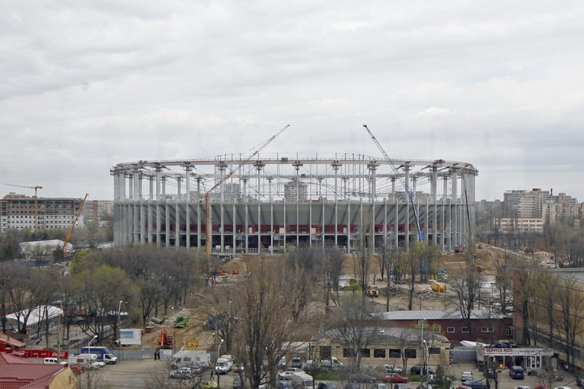 Acoperişul de la National Arena este ridicat aproape în totalitate