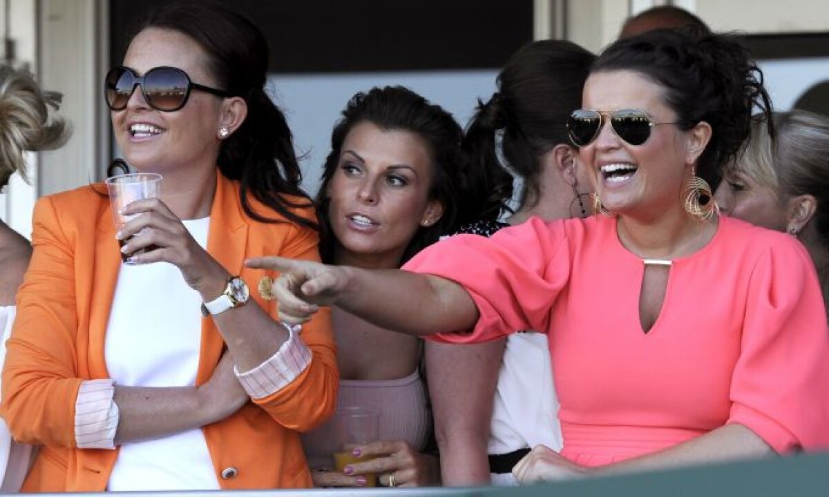 FOTO » Soţia lui Wayne Rooney, Coleen, a făcut senzaţie la "Ladies Day"