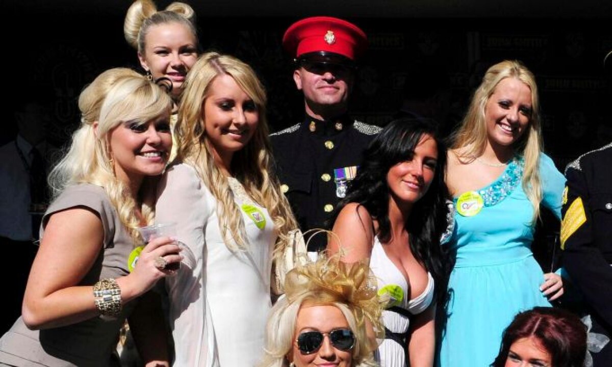 FOTO » Soţia lui Wayne Rooney, Coleen, a făcut senzaţie la "Ladies Day"