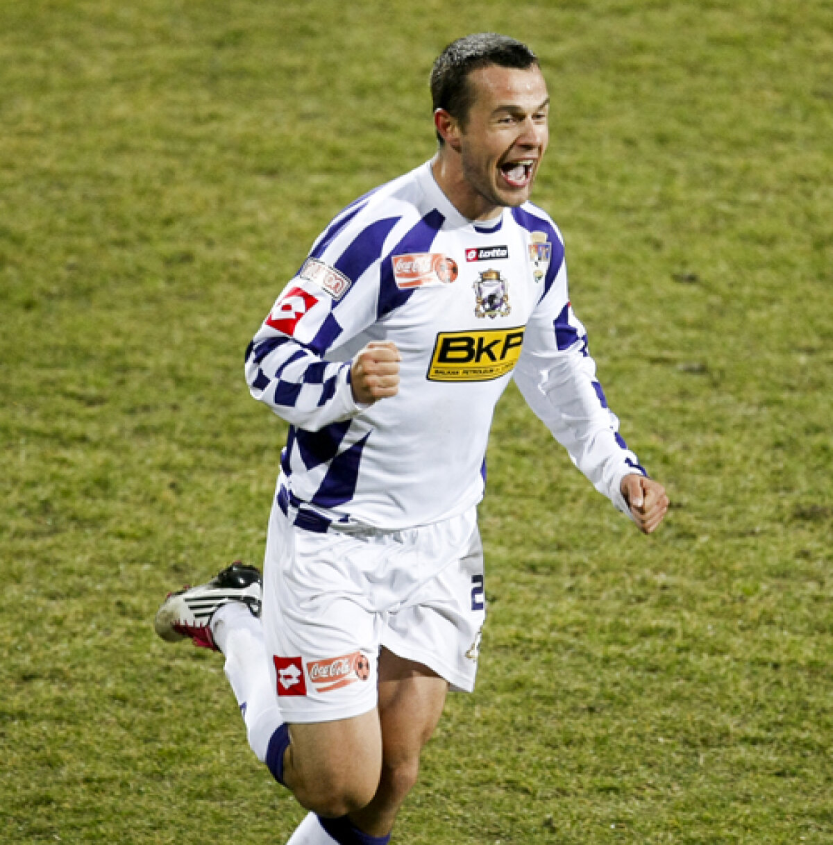 Final incredibil în Regie: Goga marchează de 3 puncte în prelungirile meciului Sportul-Poli 2-3!