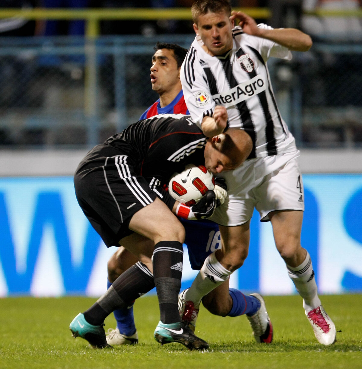 VIDEO » Steaua pierde la Ploieşti în prelungiri » OUT din lupta pentru titlu!