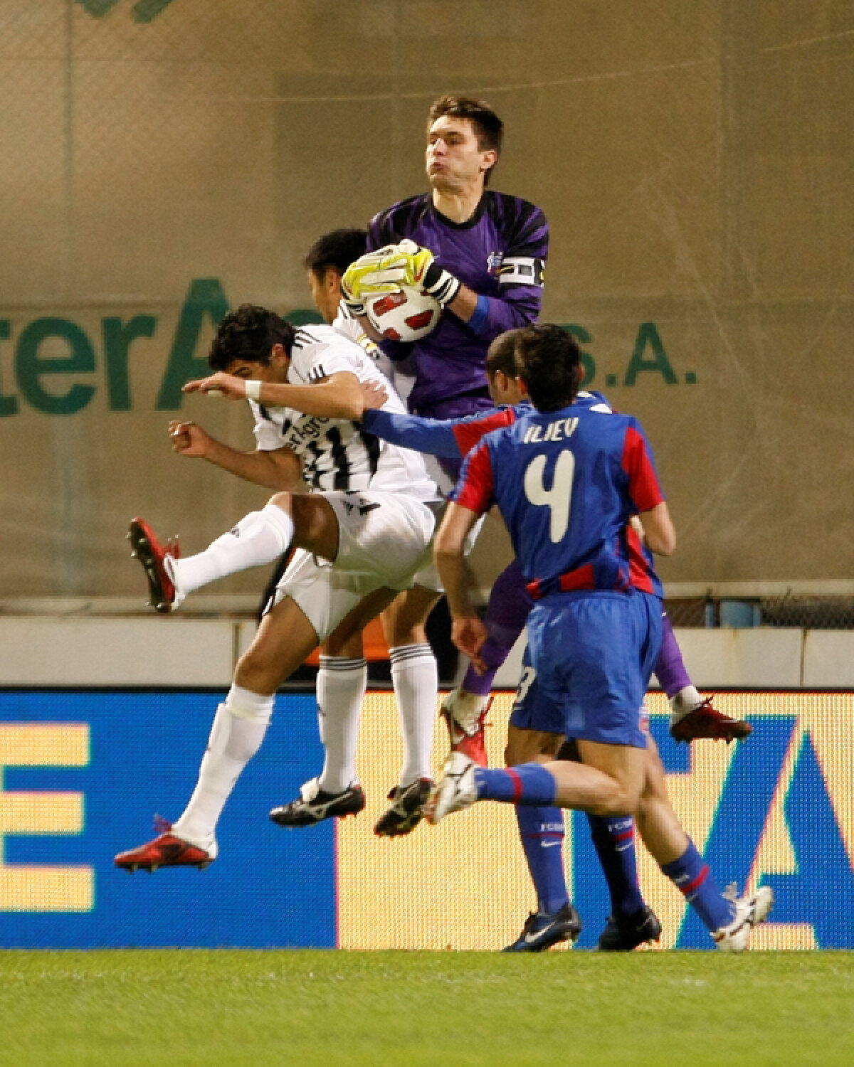 Steaua băgată în şedinţă de Mihalache » Năuciţi de un gol primit în prelungiri