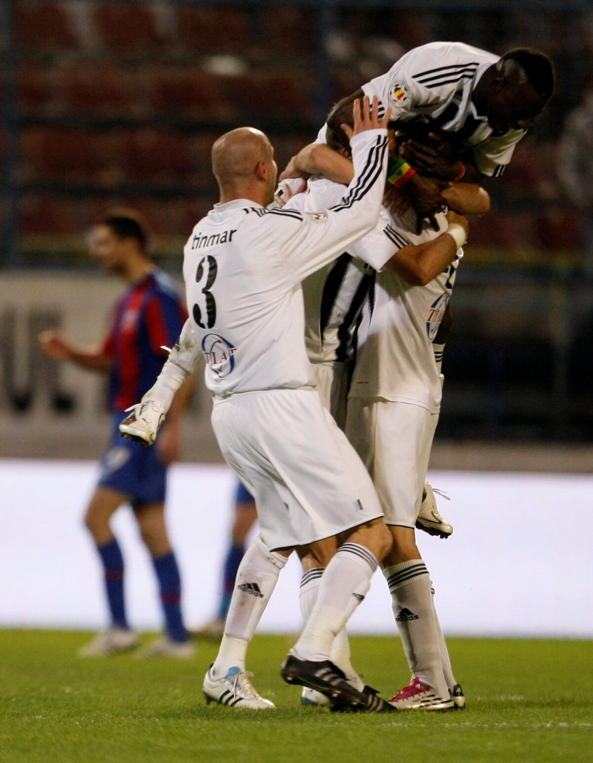 Steaua băgată în şedinţă de Mihalache » Năuciţi de un gol primit în prelungiri