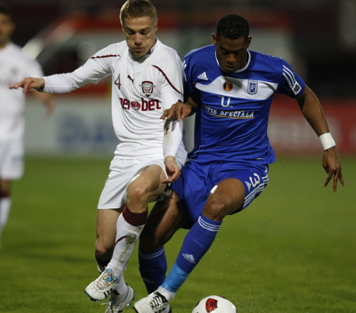 Lung. Şi mare. Frate cu Matrix