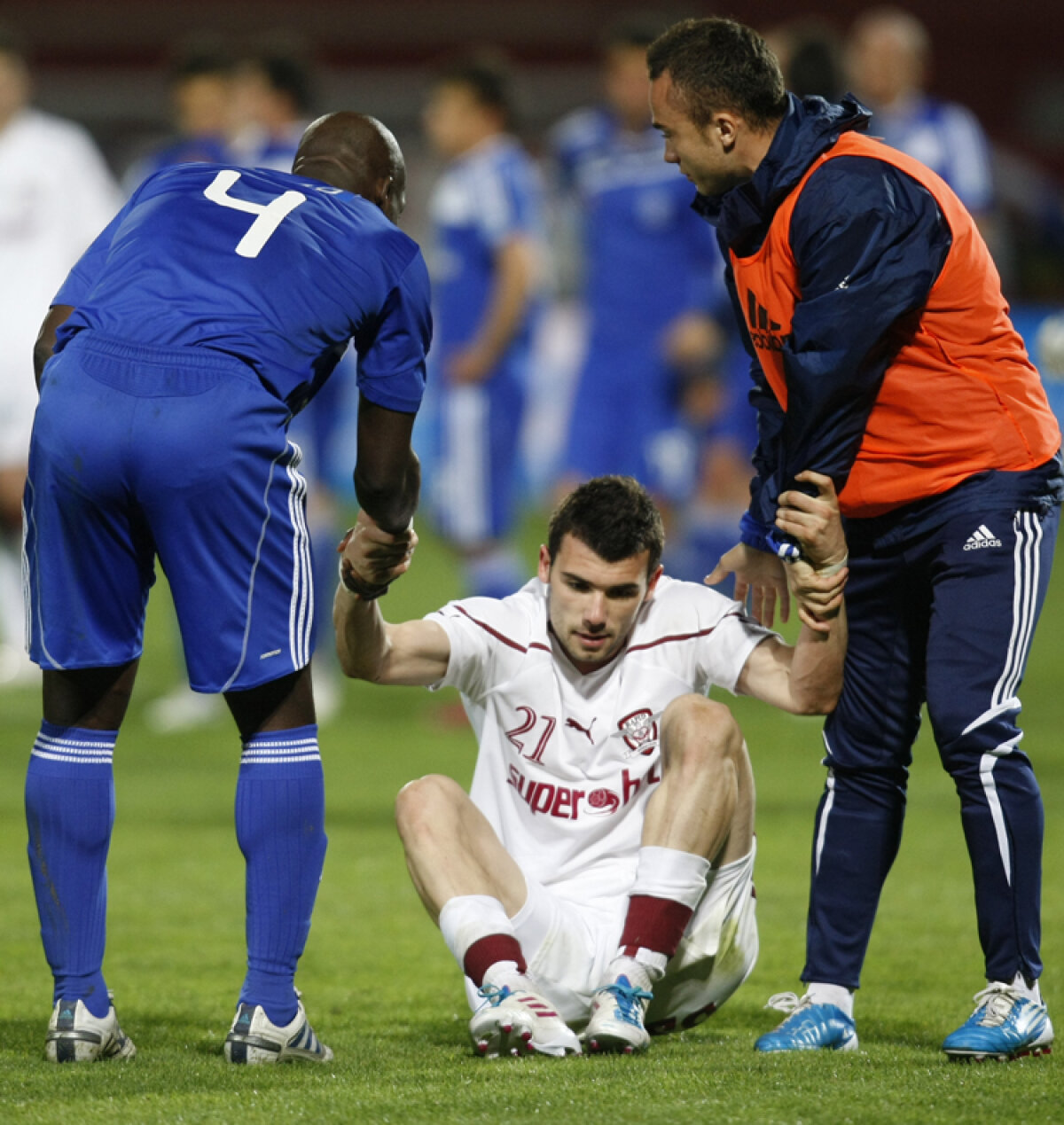 Lung. Şi mare. Frate cu Matrix