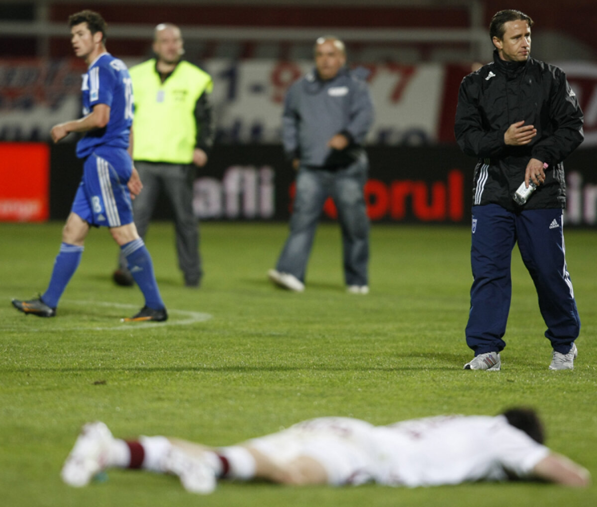 Lung. Şi mare. Frate cu Matrix