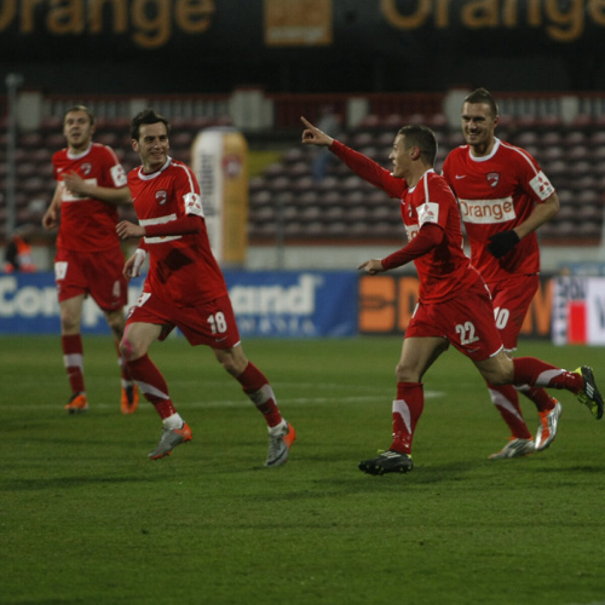 Dinamo - Unirea Urziceni 3-1 şi "cîinii" urcă în zona Europa League!