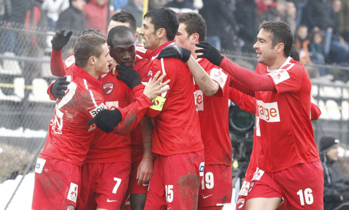 Dinamo - Unirea Urziceni 3-1 şi "cîinii" urcă în zona Europa League!