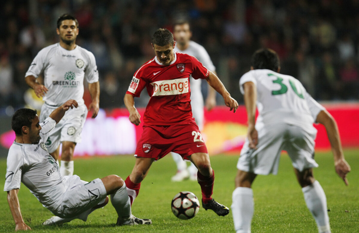 Dinamo - Unirea Urziceni 3-1 şi "cîinii" urcă în zona Europa League!