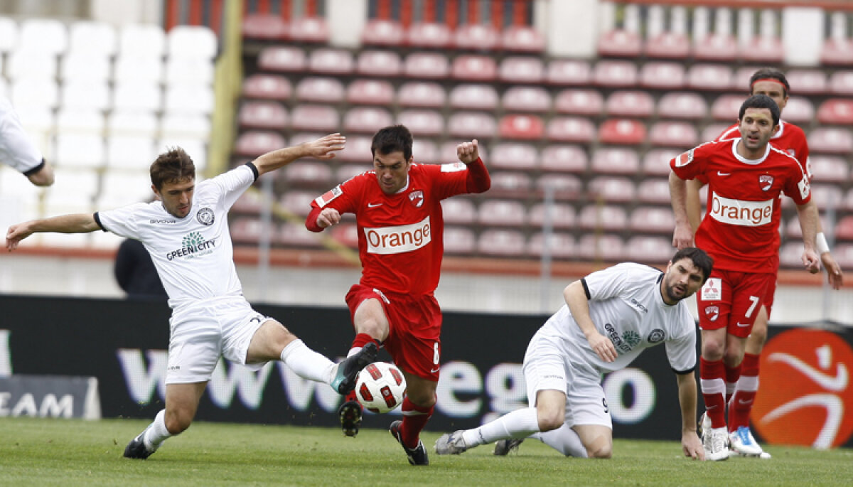 Dinamo - Unirea Urziceni 3-1 şi "cîinii" urcă în zona Europa League!