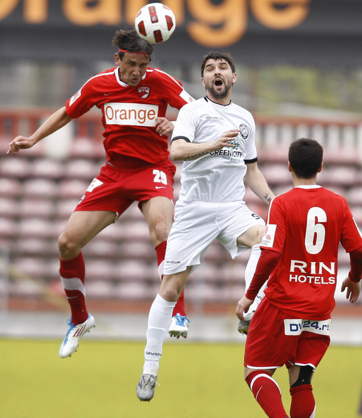 Dinamo - Unirea Urziceni 3-1 şi "cîinii" urcă în zona Europa League!