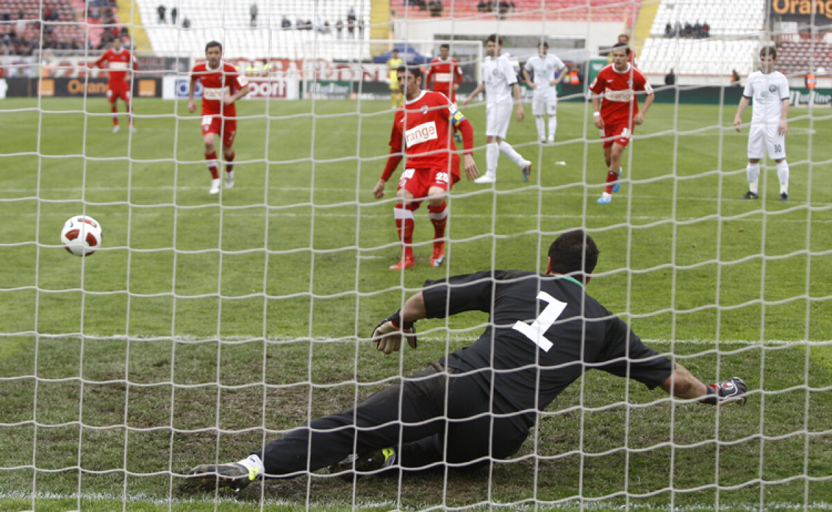 Dinamo - Unirea Urziceni 3-1 şi "cîinii" urcă în zona Europa League!