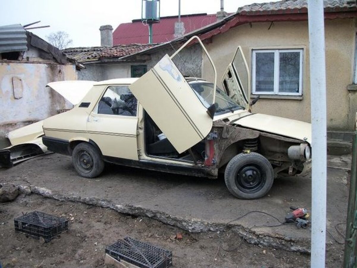 FOTO! Dacia 1310 cu uşi de Lamborghini