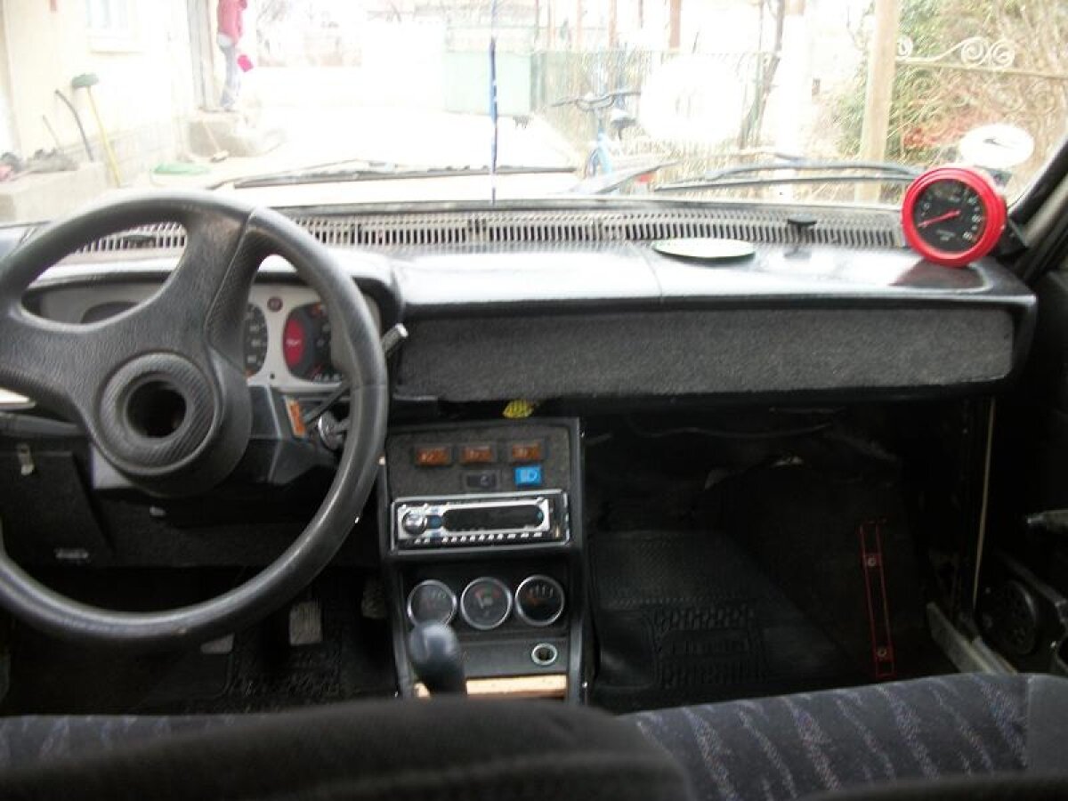 FOTO! Dacia 1310 cu uşi de Lamborghini