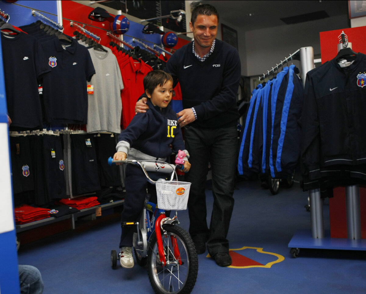 Roş-albaştrii prind viteză pedalînd » Astăzi s-a lansat bicicleta Steaua