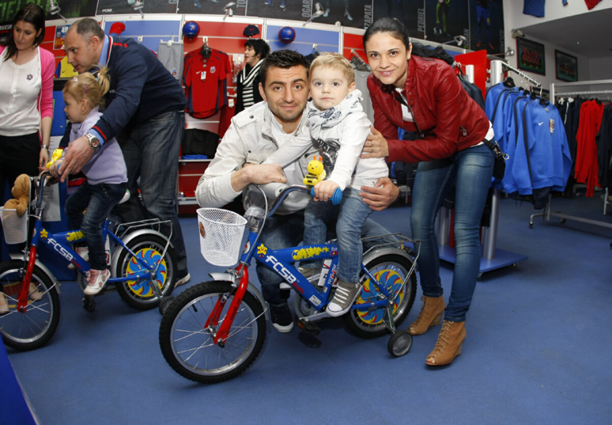 Roş-albaştrii prind viteză pedalînd » Astăzi s-a lansat bicicleta Steaua