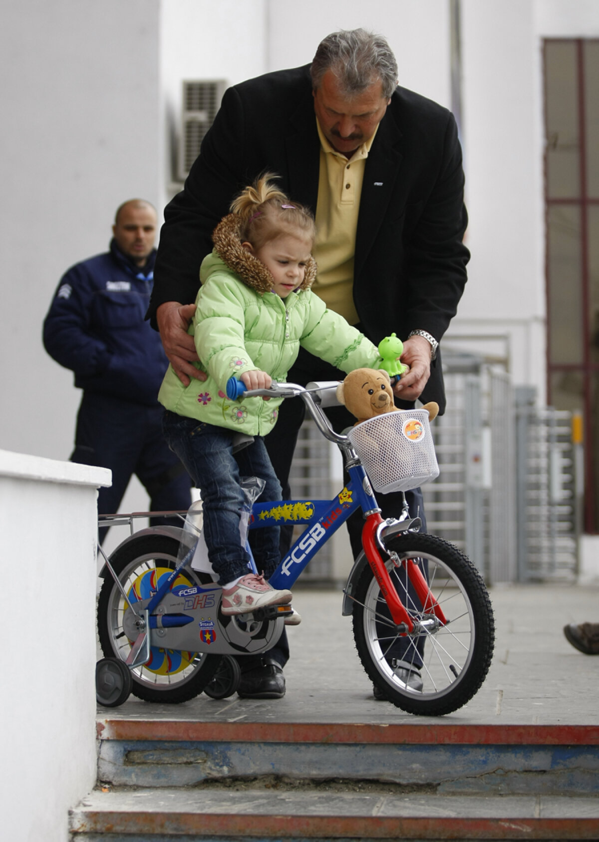 Roş-albaştrii prind viteză pedalînd » Astăzi s-a lansat bicicleta Steaua