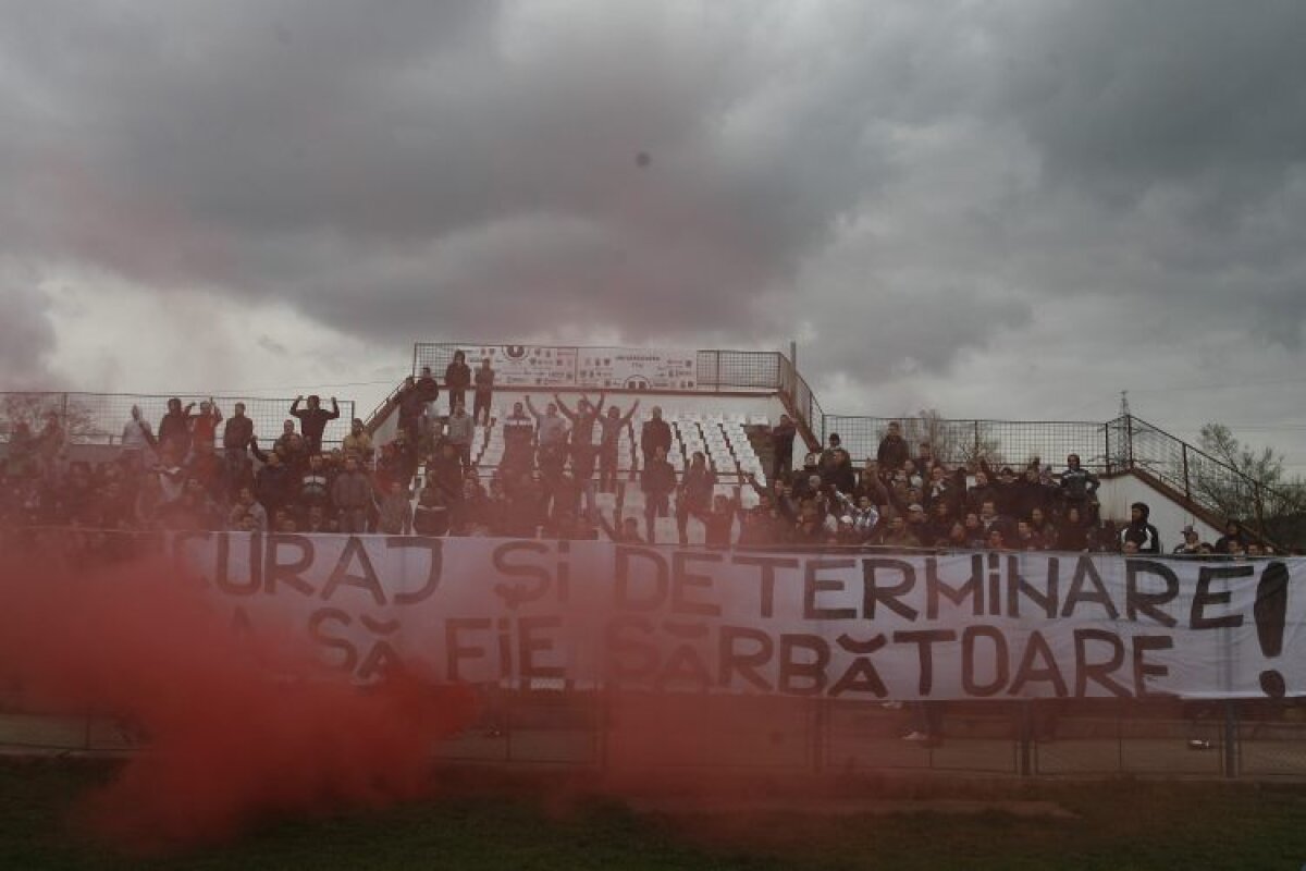 FOTO » Fanii au venit la antrenament şi au dat ordin de luptă: "Cîştigaţi în Gruia!"