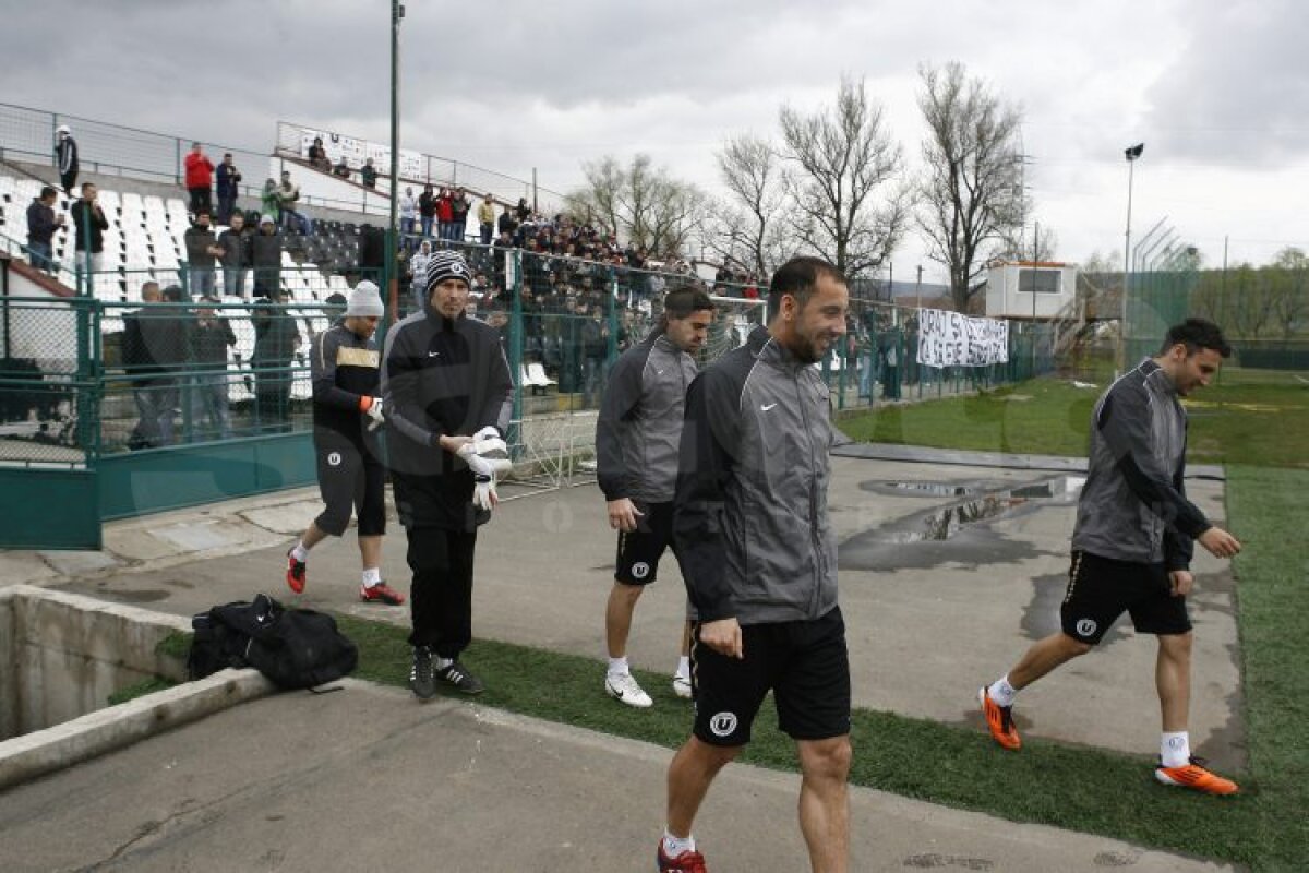 FOTO » Fanii au venit la antrenament şi au dat ordin de luptă: "Cîştigaţi în Gruia!"