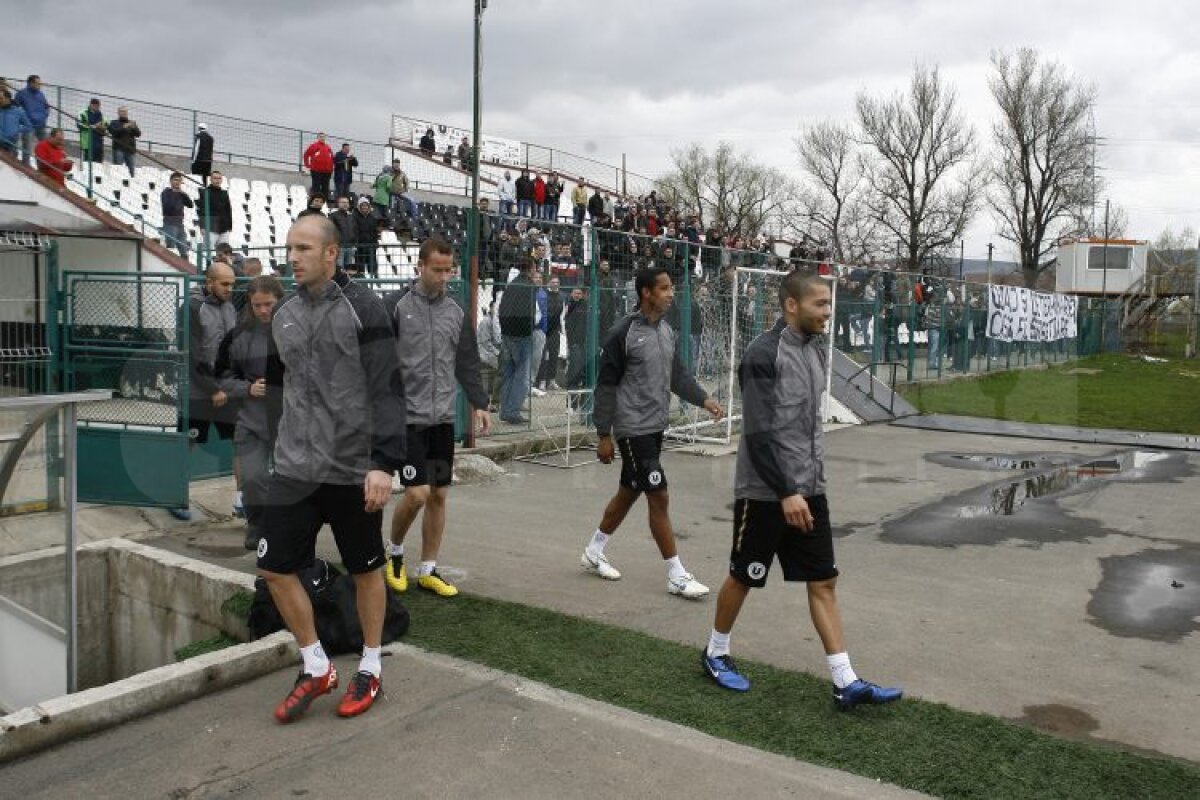 FOTO » Fanii au venit la antrenament şi au dat ordin de luptă: "Cîştigaţi în Gruia!"