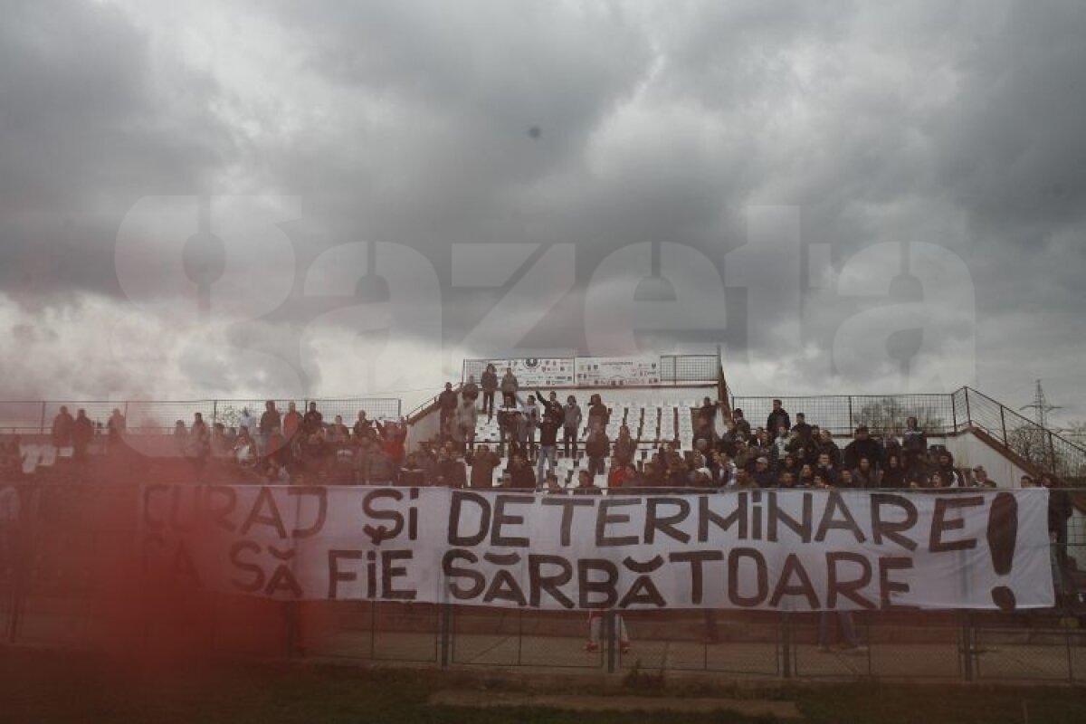 FOTO » Fanii au venit la antrenament şi au dat ordin de luptă: "Cîştigaţi în Gruia!"