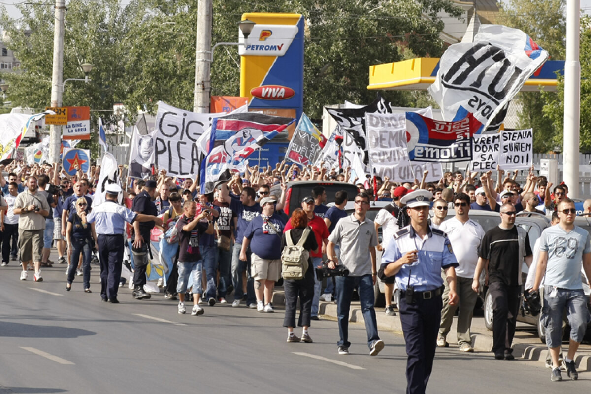 Fanii Stelei încep duminică revoluţia împotriva cuplului "El ciobandante Becali şi sclavul MM!"
